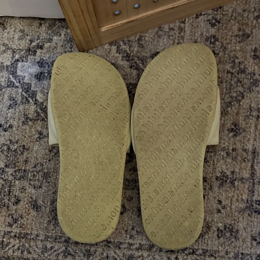 lululemon athletica‎ Slide Sandals